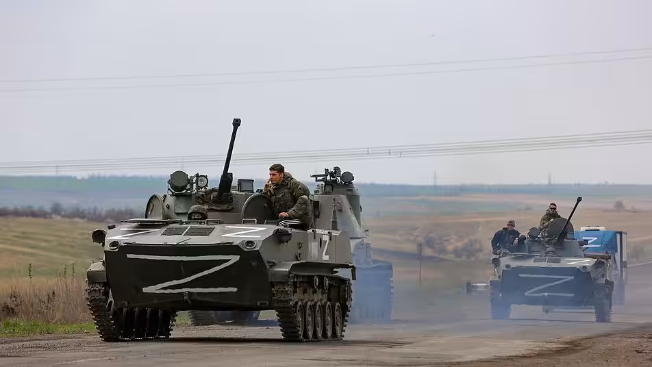 Russian military vehicles move on a highway in an area controlled by Russian-backed separatist forces near Mariupol, Ukraine, Monday, April 18, 2022. Mariupol. © AP Photo/Alexei Alexandrov.