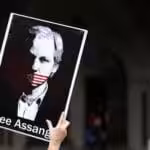 A supporter of Wikileaks founder Julian Assange protests outside the Royal Courts of Justice in London, Britain, October 27, 2021. Photo: Reuters/Henry Nicholls.
