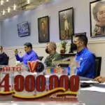 Venezuelan President Nicolas Maduro with part of his cabinet during the ceremony of awarding of the house #4 millions delivered through the Gran Mision Vivienda Venezuela program, at Miraflores Palace in Caracas. Photo: Presidential Press.