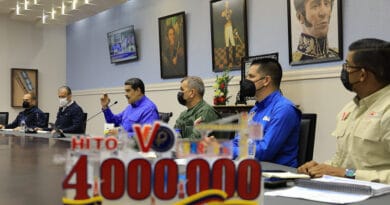 Venezuelan President Nicolas Maduro with part of his cabinet during the ceremony of awarding of the house #4 millions delivered through the Gran Mision Vivienda Venezuela program, at Miraflores Palace in Caracas. Photo: Presidential Press.