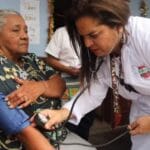 Venezuelan senior person being treated by a Barrio Adentro doctor. Photo: Twitter/@ViceVenezuela.