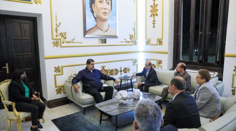 President Maduro during a meeting with an International Labor Organization (ILO) along with Vice President Delcy Rodriguez at Miraflores Palace. Wednesday, April 27, 2022. Photo: Twitter/@NicolasMaduro.