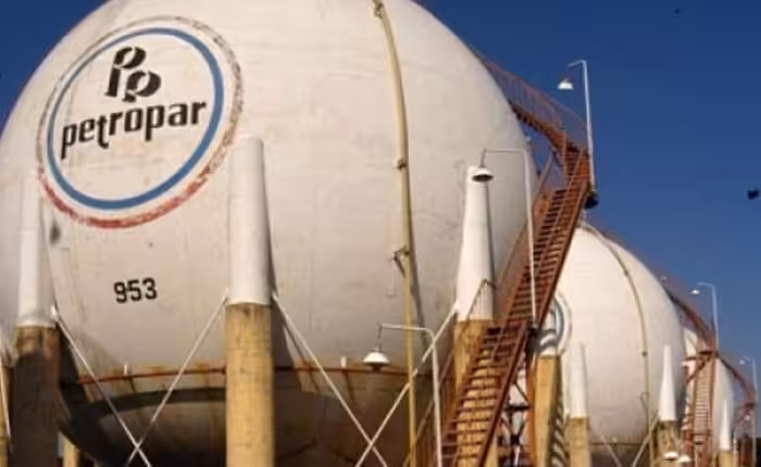 Featured image: PETROPAR fuel tanks. Photo: Runrun.