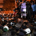 Clash between protesters and police outside the presidential residence of Sri Lanka, in capital Colombo, on March 31. Photo: Hindusthan Times