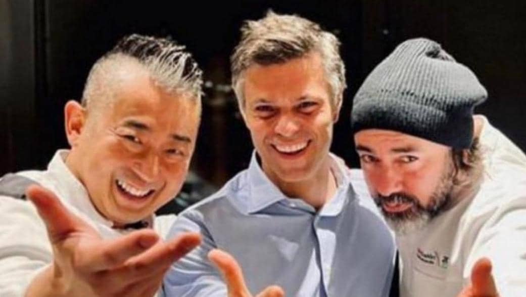 Venezuelan far right politician Leopoldo Lopez in a photo with renowned Japanese chef Hitosi Hamada. Photo: Twitter/@rhm1947.