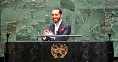 President Bukele taking a selfie before his speech at the UN General Assembly in 2019. Photo: Presidential Press (El Salvador).