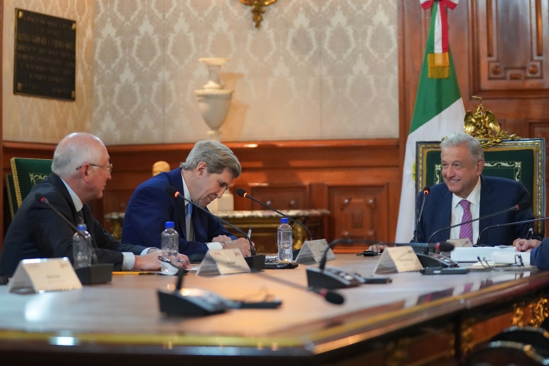 Featured image: US Ambassador to Mexico, Ken Salazar (left), US Envoy on Climate, John Kerry (center), President of Mexico, Andrés Manuel López Obrador (right), at a meeting in the National Palace on March 31. Photo: Twitter/@lopezobrador_