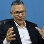 Venezuelan Minister for Culture, Ernesto Villegas, author of the book 'April, blow inside. Photo: Mariana Rodriguez.