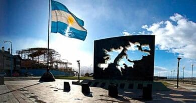 Park with the Argentinian flag and a map of the Malvinas islands, called Falkland by the British occupiers. File photo.