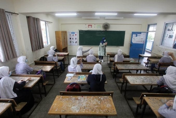 1-UNRWA-students-678x455-1