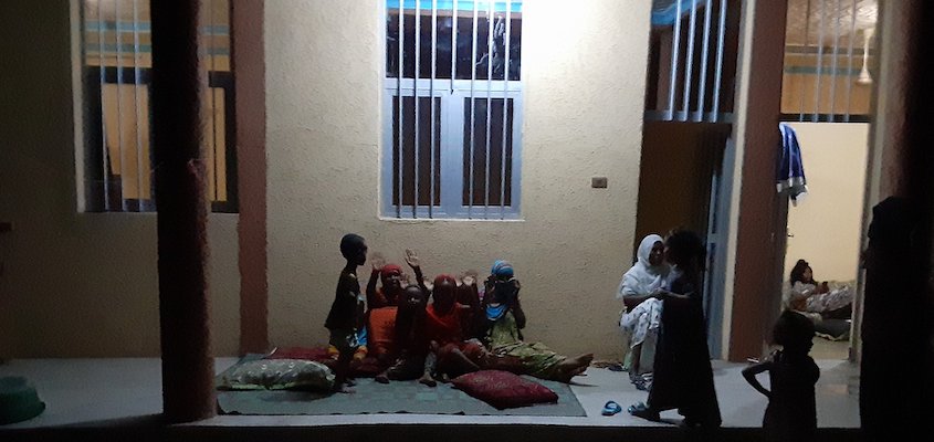 Afar IDPs who fled TPLF attack on Abala, Afar Region, Ethiopia, now sheltering with relatives in Semara. Three children here suffer the symptoms of measles, which could fatally sweep through Afar IDP camps and hospitals. Photo: Ann Garrison, 05.16.2022.