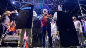Featured image: Gustavo Petro speaking in Cúcuta, accompanied by a security group with shields, on Friday, May 6, 2022. Photo: Gustavo Petro Press.