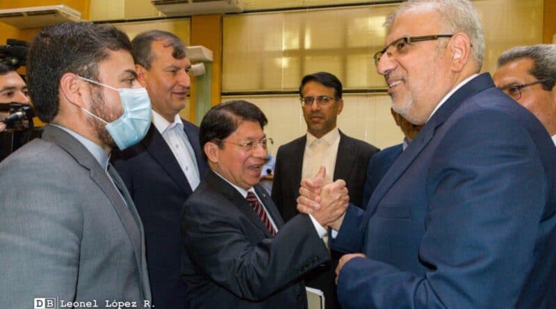 Featured image: The Foreign Affairs Minister of Nicaragua, Denis Moncada, accompanied by a number of Nicaraguan officials, receives the Petroleum Minister of Iran, Javad Owji. Photo: Diario Barricada/Leonel López.