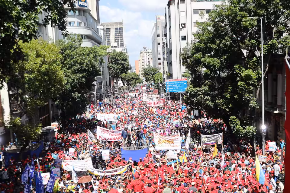 Chavista May Day march at the Urdaneta Ave. in Caracas, May 1, 2022. Photo: Twitter/@Mippcivzla.