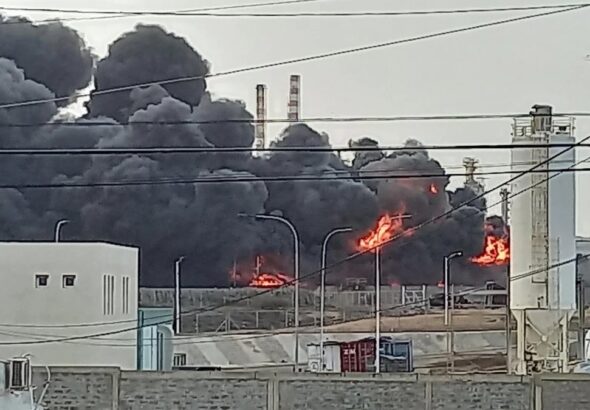 Fire on the waste patio of Cardon refinery at the Paraguana Refining Complex, Falcon state, Venezuela. May 22, 2022. Photo: Twitter/@rcavada.