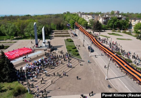 Victory Day celebrations in Mariupol on May 9, on the occasion of USSR's victory over fascism in World War II. Photo: Reuters/Pavel Klimov