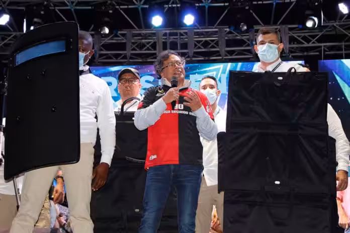 Featured image: Colombian presidential candidate for leftist coalition Historic Pact, Gustavo Petro, speaks at a campaign event in Cúcuta, on May 5, 2022. Photo: EFE.