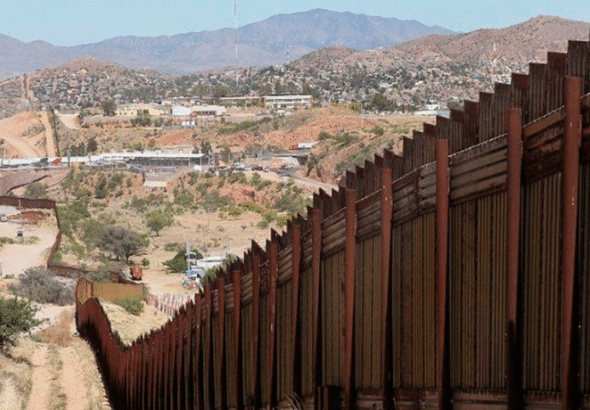 Featured image: A stretch of the US-Mexico border. Photo: Ultimas Noticias. 