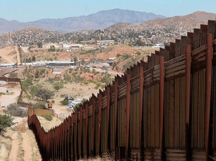Featured image: A stretch of the US-Mexico border. Photo: Ultimas Noticias. 