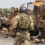 A Ukrainian soldier on the battlefield. Photo: EFE.