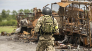 A Ukrainian soldier on the battlefield. Photo: EFE.
