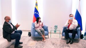 Russian Ambassador to Venezuela, Sergey Melik-Bagdasarov (right), in meeting with the Vice President of Venezuela, Delcy Rodríguez (center). Photo: Foreign Affairs Ministry of Venezuela.