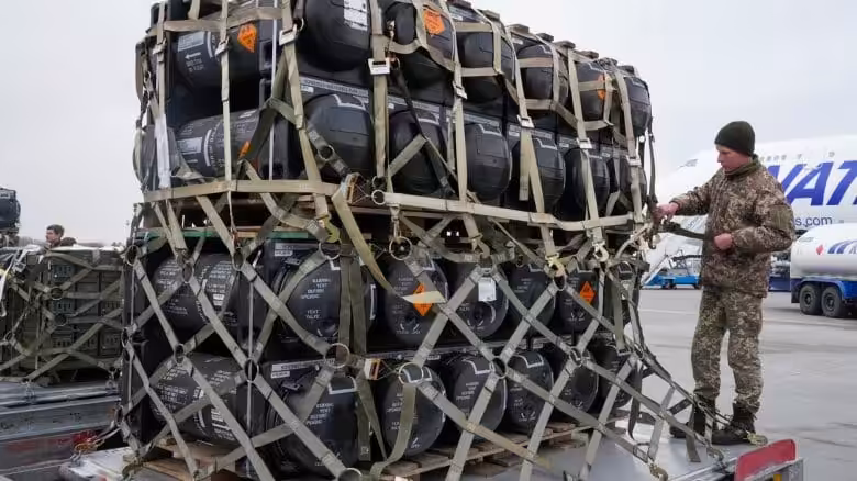 Featured image: Weapons from the US and Europe are being supplied to Ukraine. Photo: Efrem Lukatsky/AP