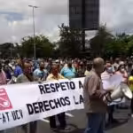 A recent micro-protest near Plaza Venezuela in Caracas blocking traffic on a main highway. Photo: Twitter/@ElPitazoTV.