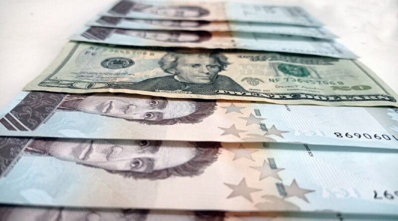 Several bolivar bills along a 20 dollar bill. File photo.