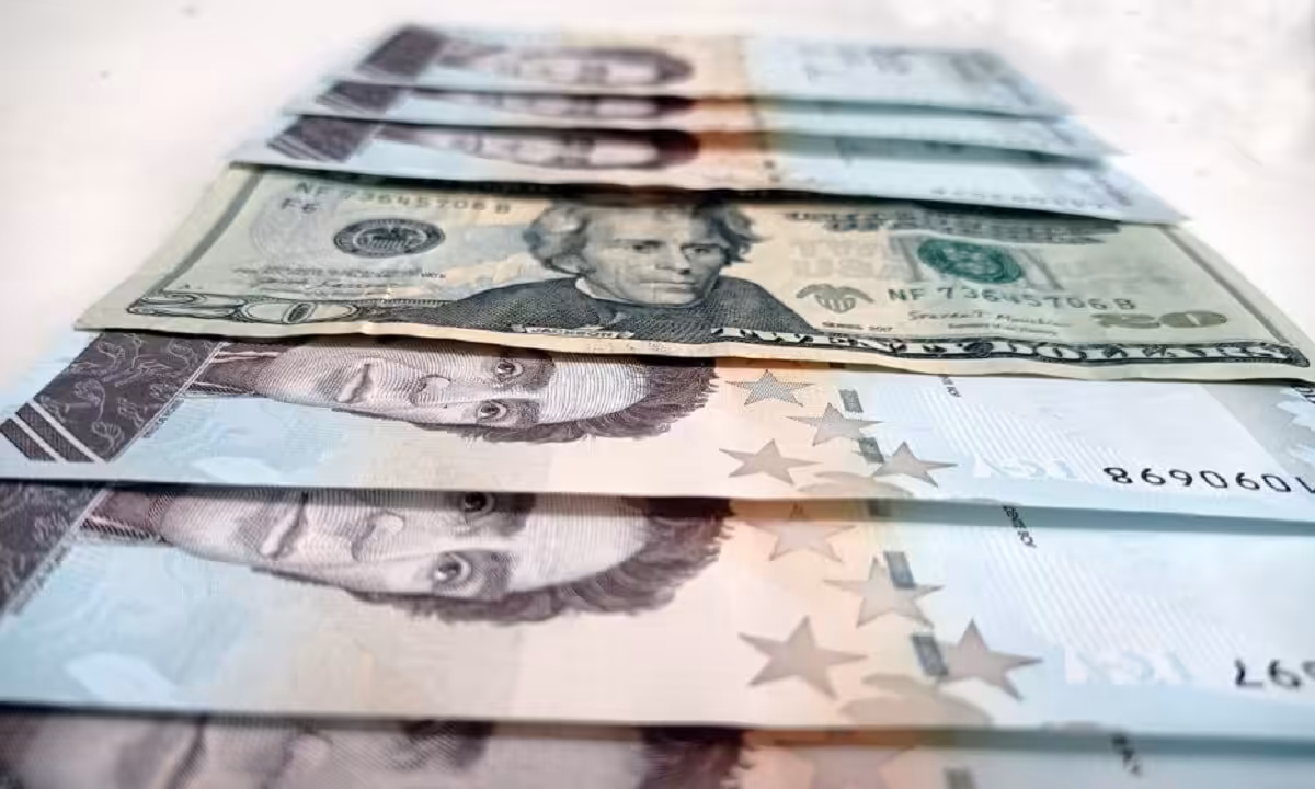 Several bolivar bills along a 20 dollar bill. File photo.