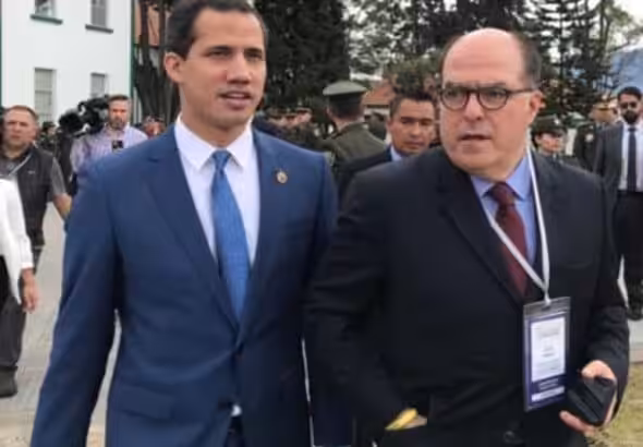 Julio Borges (right) and Juan Guaidó (left), both complicit in the theft of Monómeros, have accused each other and their respective "boards of directors" for bankrupting the company. Photo: Twitter/@MV_Eng
