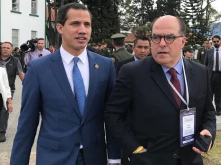 Julio Borges (right) and Juan Guaidó (left), both complicit in the theft of Monómeros, have accused each other and their respective "boards of directors" for bankrupting the company. Photo: Twitter/@MV_Eng