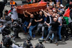 Israeli police attack funeral procession of slain Palestinian journalist Shireen Abu Akleh in Jerusalem. Photo: AP.