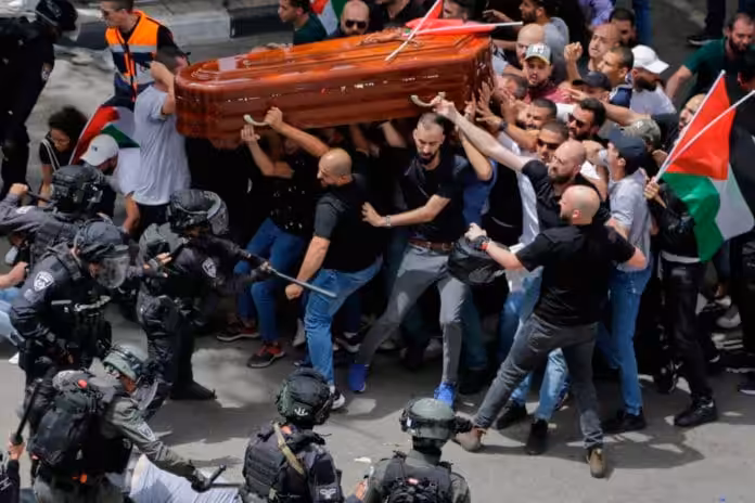 Israeli police attack funeral procession of slain Palestinian journalist Shireen Abu Akleh in Jerusalem. Photo: AP.