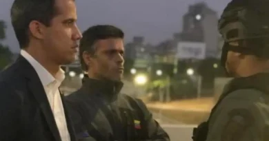 Former deputy Guaidó and fugitive from Venezuelan justice Leopoldo López during their failed coup attempt on April 30, 2019. Photo: Twitter.