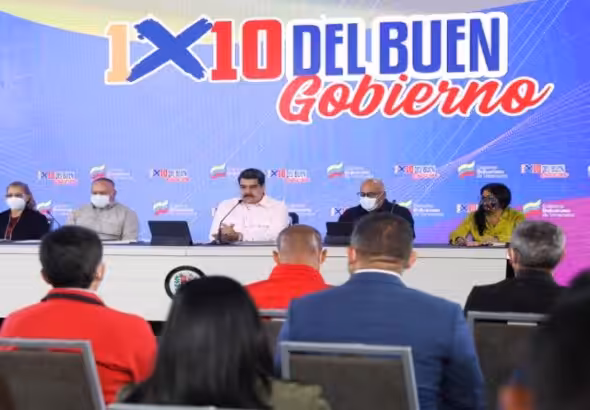 Venezuelan President Nicolas Maduro in a public event about the launching of the 1x10 system. Photo: Venezuela News.