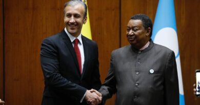 OPEC Secretary General Mohammad Barkindo with Venezuelan Minister for Oil Tareck El Aissami. Photo: PDVSA.