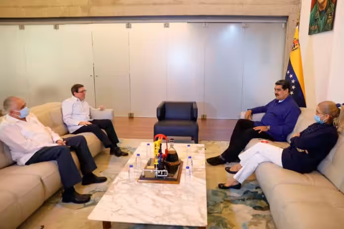 Featured image: President Nicolás Maduro, with wife and PSUV leader Cilia Flores, in meeting with Cuban Foreign Affairs Minister Bruno Rodríguez and the Cuban Ambassador to Venezuela, Dagoberto Rodríguez. Photo: Twitter/@PresidentialVen