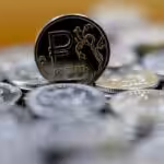 Russian Ruble coins. Photo: Getty Images / Anadolu Agency / Contributor.