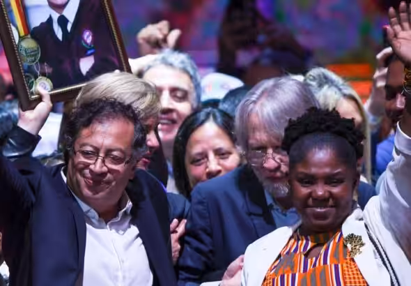 President-elect Gustavo Petro celebrates victory with his vice presidential running mate, Francia Márquez. Photo: Mauricio Dueñas Castaneda/EFE.