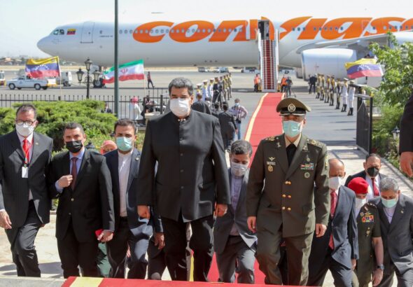 Venezuelan President Nicolás Maduro being received by Iranian authorities upon his arrival in Tehran, Friday June 10, 2022. Photo: Twitter/@NicolasMaduro.