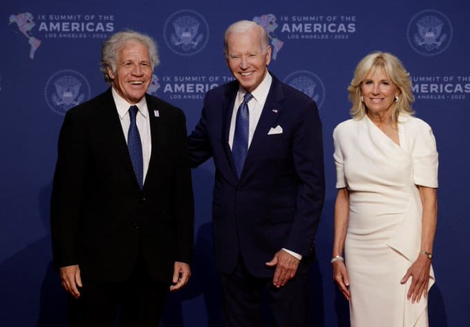 OAS Secretary General Luis Almagro being greeted by President Biden at the opening ceremony of the 9th Summit of the Americas, Los Angeles. Photo: Twitter/@VozdeAmerica.