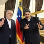 Iranian Oil Minister Javad Owji (left) and Venezuelan President Nicolás Maduro (right). Photo: Twitter/@SudebanInforma.