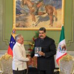 Venezuelan President Nicolás Maduro receives the new Mexican Ambassador to Venezuela, Leopoldo de Givez de la Cruz. Photo: Twitter/@NicolasMaduro