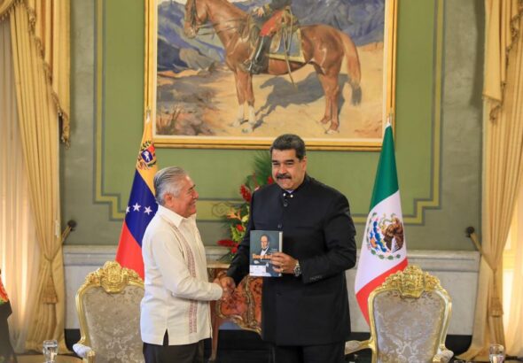Venezuelan President Nicolás Maduro receives the new Mexican Ambassador to Venezuela, Leopoldo de Givez de la Cruz. Photo: Twitter/@NicolasMaduro