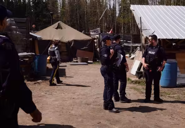 RCMP conducting a “site inspection” of a Wet’suwet’en village site. Gidimt’en Checkpoint.