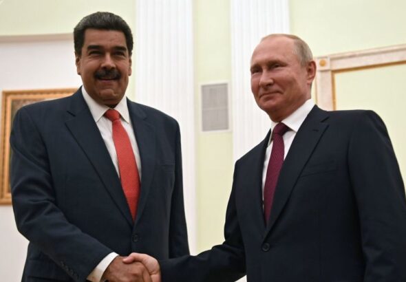 Venezuela's President Maduro shakes hands with Russian President Putin, September 25, 2019. Photo: Reuters.