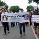 Protesters with signs calling to Free Alex Saab, June 6, 2022. Photo: File.