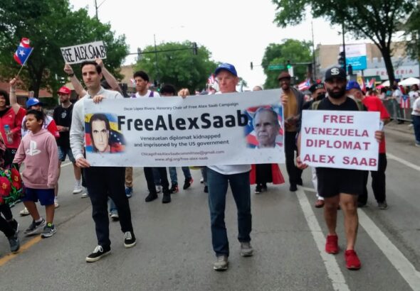 Protesters with signs calling to Free Alex Saab, June 6, 2022. Photo: File.