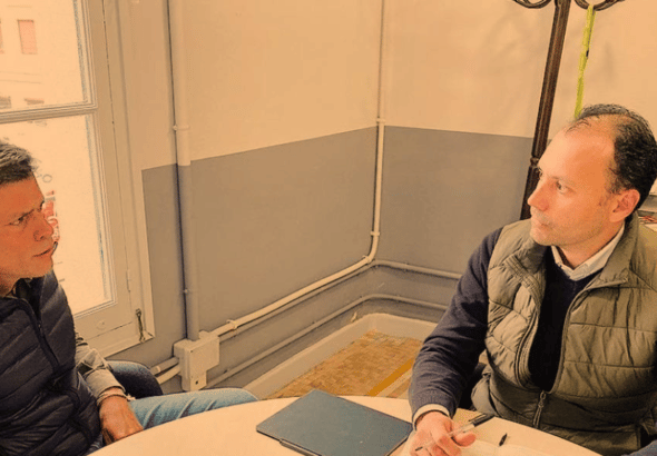 Leopoldo López photographed with an unidentified presumed associate. Photo: RedRadioVE. 